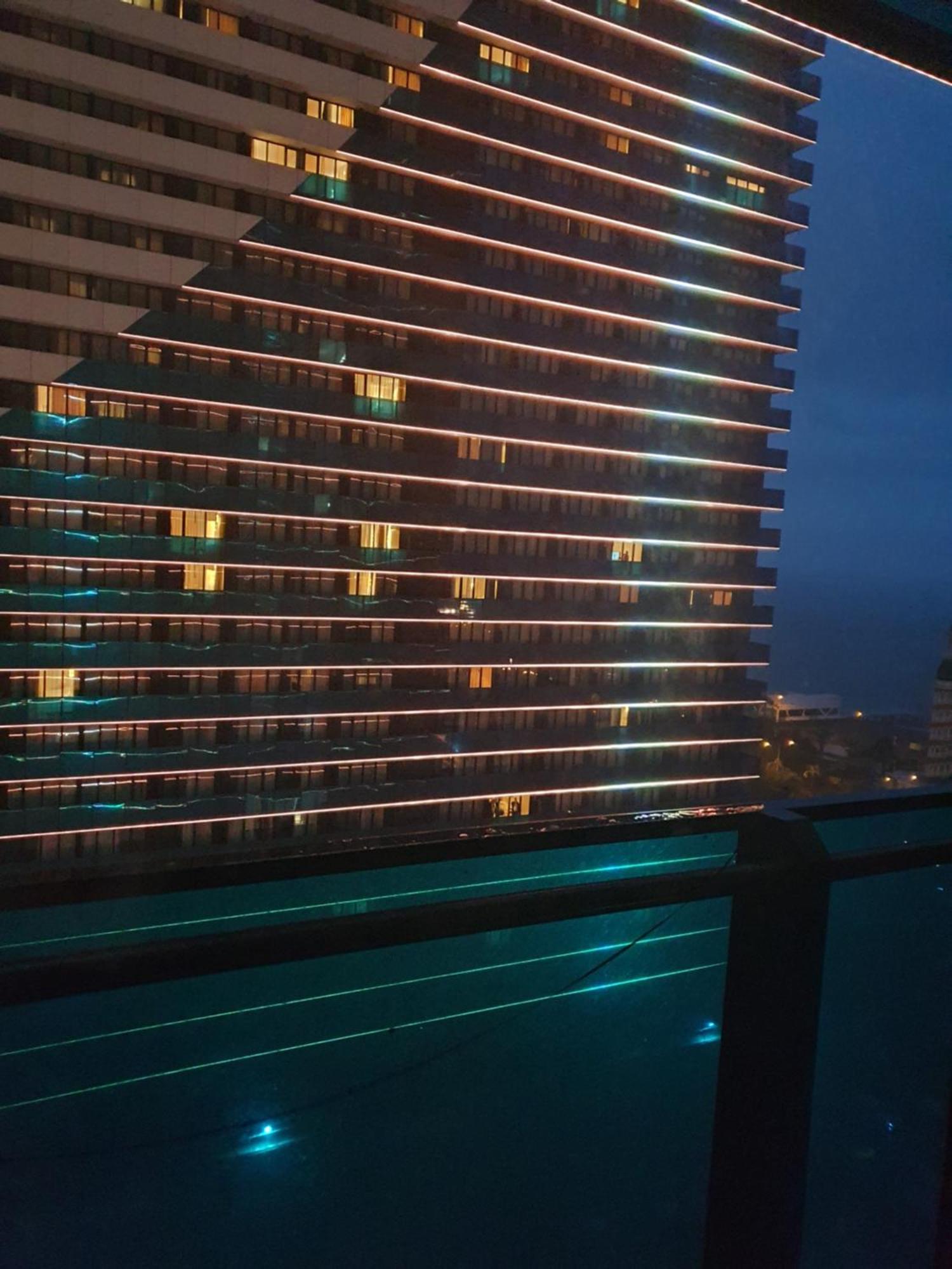Cozy Apartments With Sea View Orbi City 1422 Batumi Ruang foto